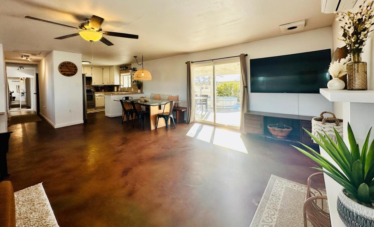Ravens Nest Ranch, Fire Pit , Views, Near Jt Park! Villa Joshua Tree Bagian luar foto