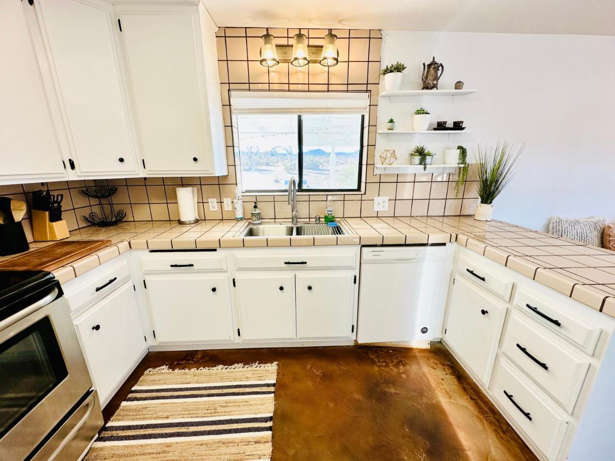 Ravens Nest Ranch, Fire Pit , Views, Near Jt Park! Villa Joshua Tree Bagian luar foto